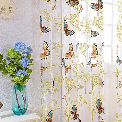 Let gardin med broderede sommerfugle