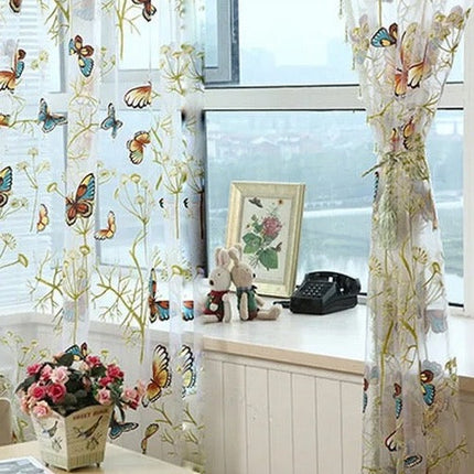 Let gardin med broderede sommerfugle