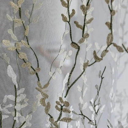 Let gardin med broderede grene