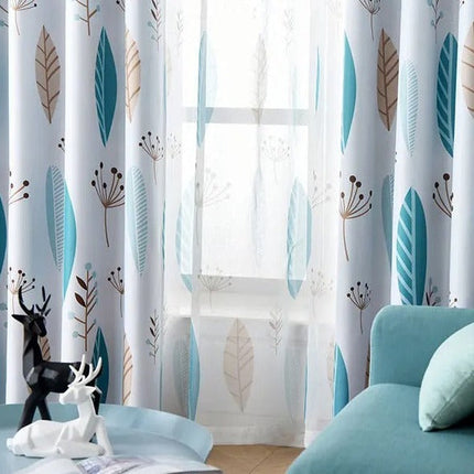 Let gardin med blåt bladmotiv