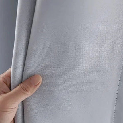 Klassisk hvidt gardin med øjer