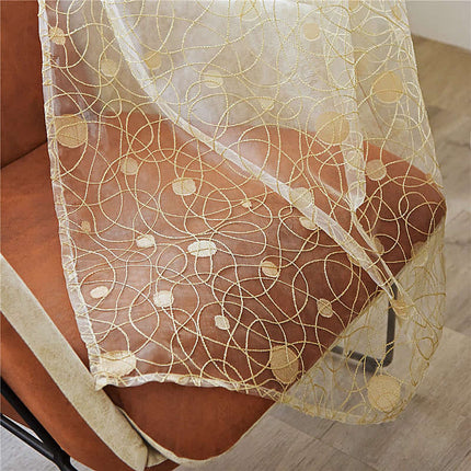 Brunt let gardin med fugleredemønster