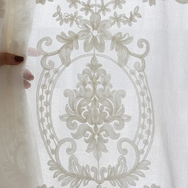 Klassisk let gardin med vævet mønster