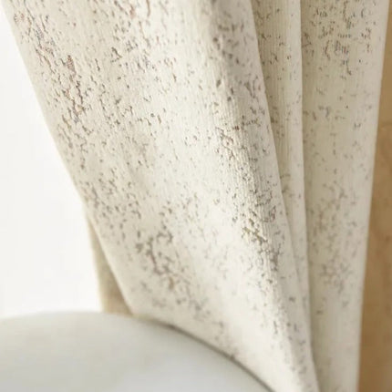 Råhvidt gardin med rustik tekstur