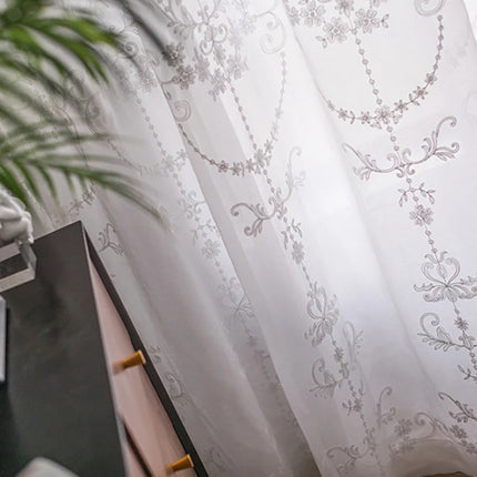 Klassisk let gardin med vævet mønster