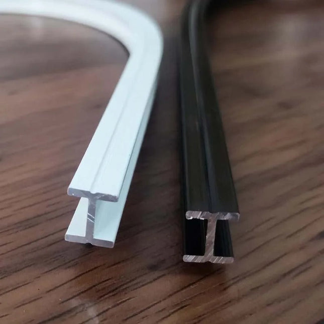 Bøjelig gardinskinne til skæve vinkler