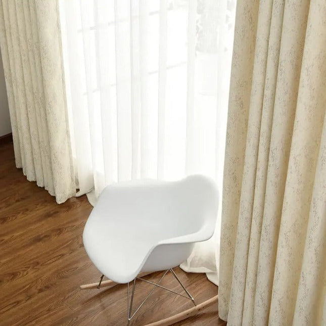 Råhvidt gardin med rustik tekstur