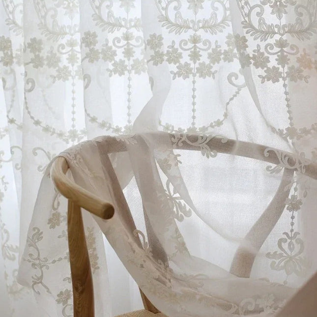 Klassisk let gardin med vævet mønster