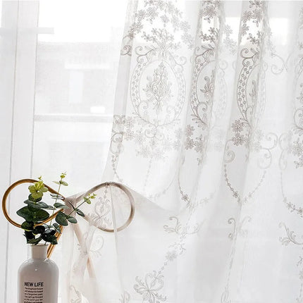 Klassisk let gardin med vævet mønster