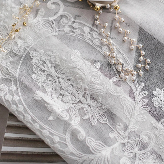 Klassisk let gardin med vævet mønster