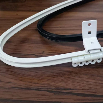 Bøjelig gardinskinne til skæve vinkler