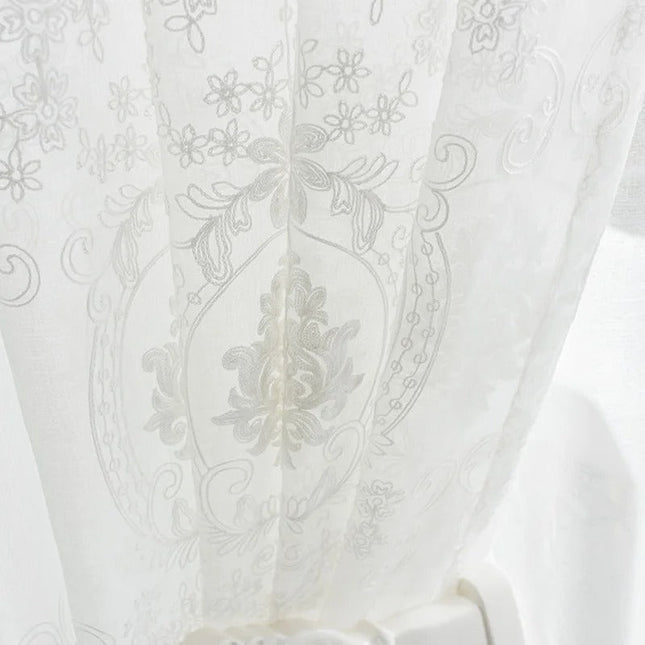 Klassisk let gardin med vævet mønster