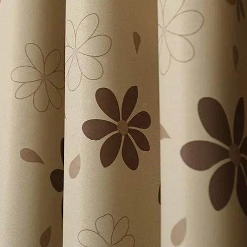 Mørklægningsgardin med simpelt blomstermønster