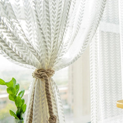 Hvidt gardin med sildebensmønster