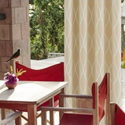 Lyst udendørs gardin med bølgemønster