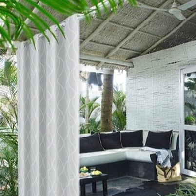 Lyst udendørs gardin med bølgemønster