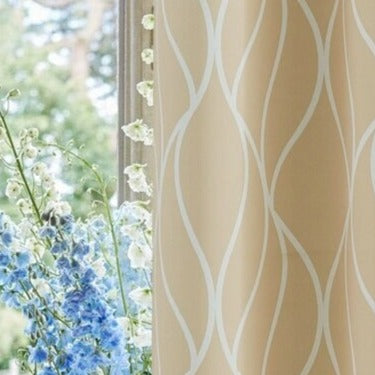 Lyst udendørs gardin med bølgemønster