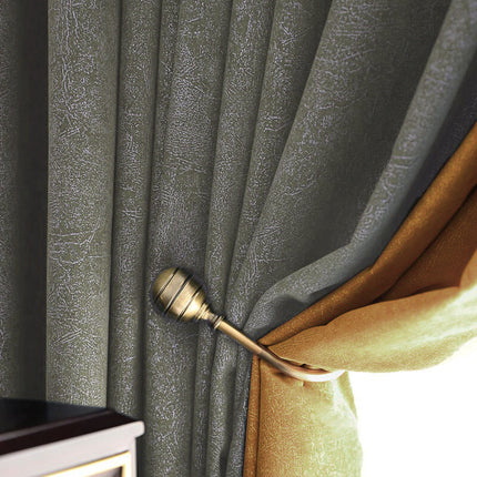 Antracitgrå mørklægningsgardin med flot struktur
