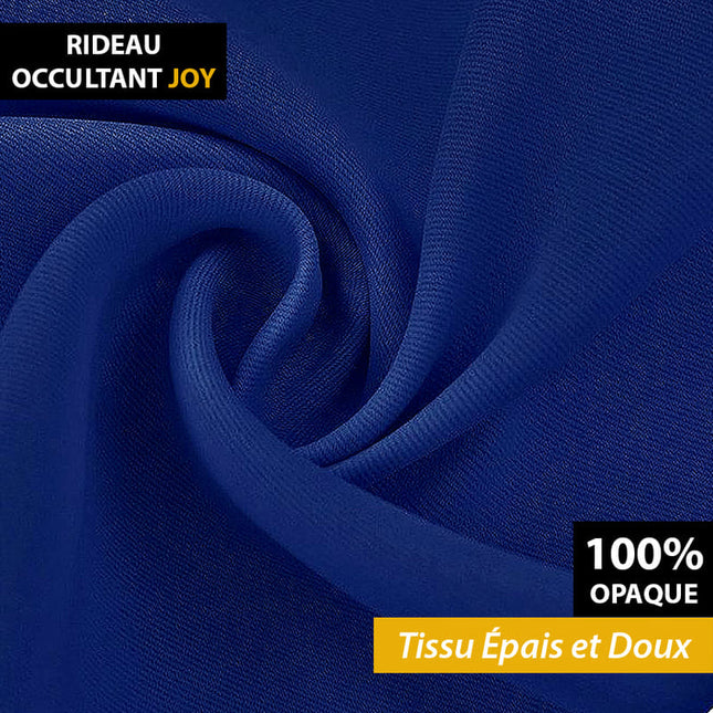 Marineblåt mørklægningsgardin med ringe til stuen