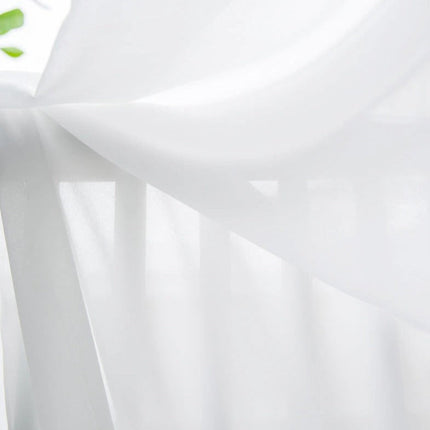 Enkelt hvidt og let voile gardin