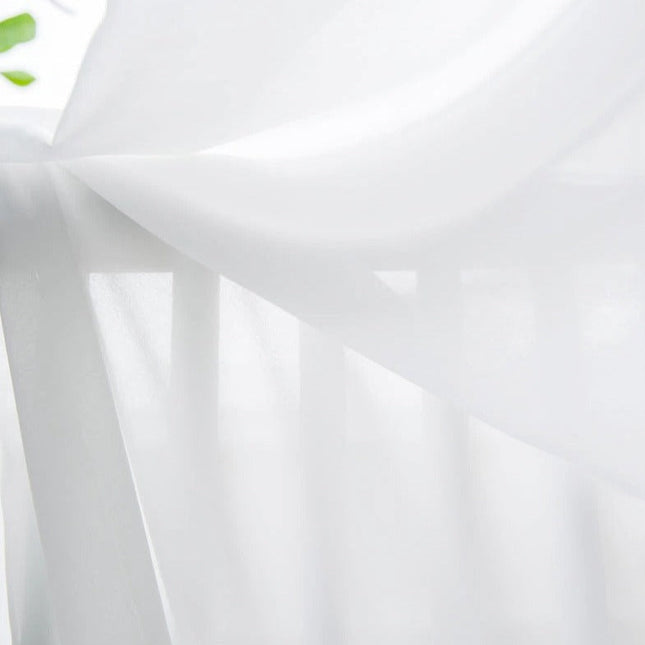 Enkelt hvidt og let voile gardin