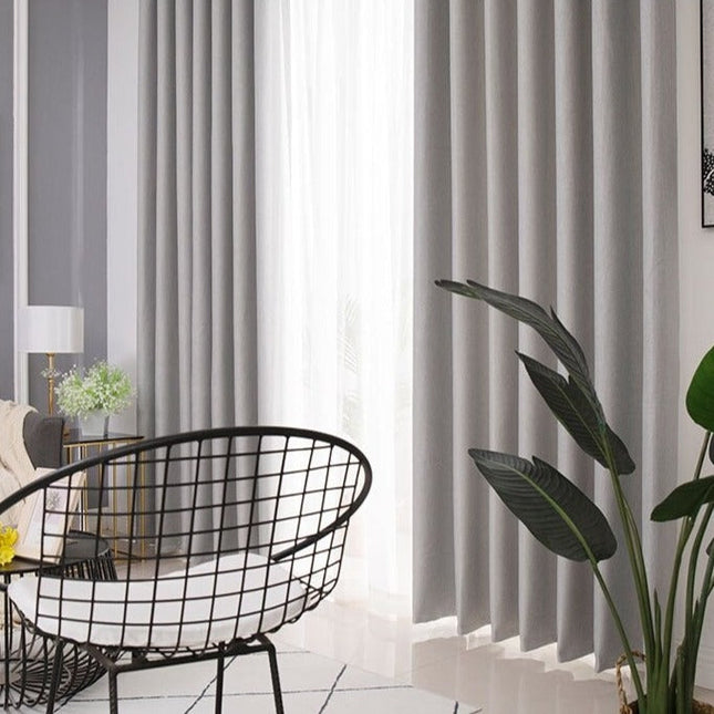 Gråt gardin med flot tekstur