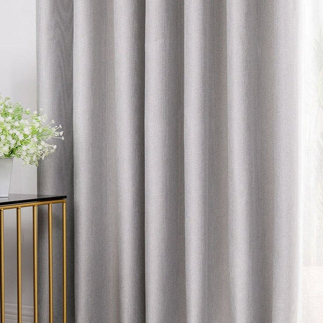 Gråt gardin med flot tekstur