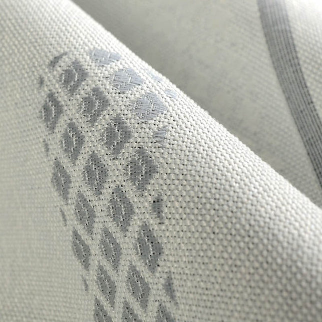 Gråt mørklægningsgardin med grafisk mønster