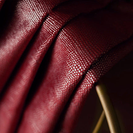 Bordeaux mørklægningsgardin med tekstur